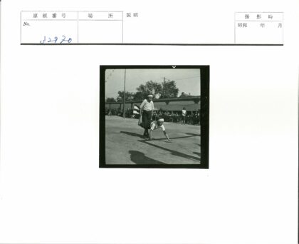 儿童独轮车比赛街景.jpg