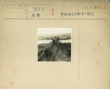 公交与电车共渡河桥.jpg