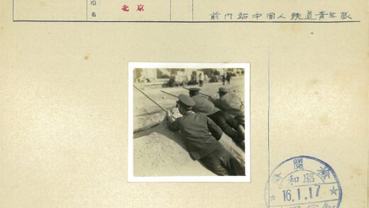 军事训练中的步枪瞄准练习.jpg