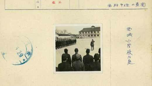 军人列队敬礼历史影像.jpg