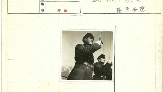 军人户外举剑仪式.jpg