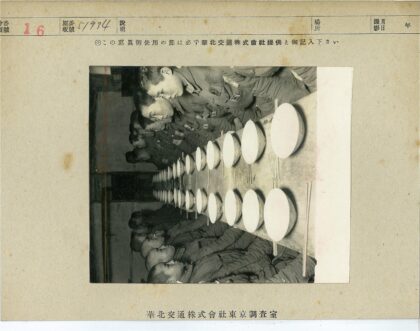 军人集体用餐历史场景.jpg