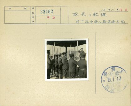 军官列队敬礼工业背景.jpg