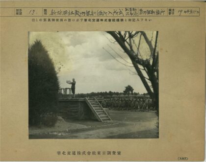 军官检阅部队历史场景.jpg