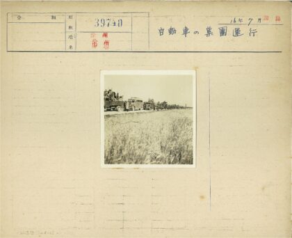 军车士兵乡间行军.jpg