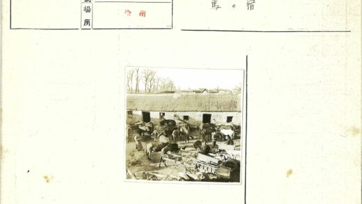 农场院子里的马车与谷仓.jpg