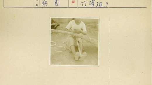 农夫劳作与草捆场景.jpg