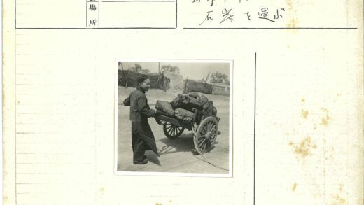 农夫拉木车运石乡间路.jpg