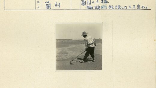 农夫田间劳作宽檐帽长袖衫.jpg