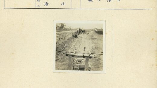 农村人力拉缆绳劳作场景.jpg