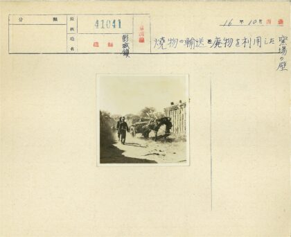 农村马车运输大麻袋场景.jpg