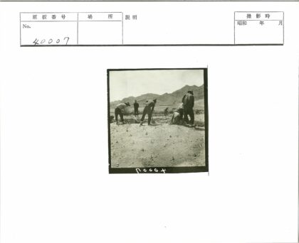 农民山区开荒劳作.jpg