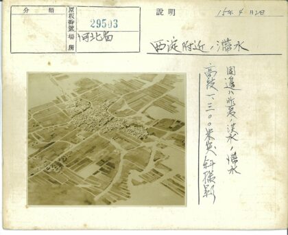 农田水道环绕的古镇航拍.jpg