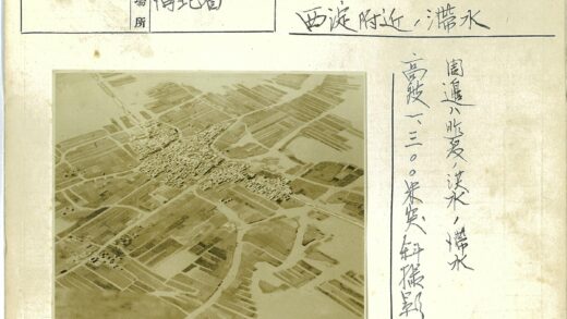 农田水道环绕的古镇航拍.jpg