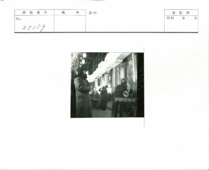冬夜繁华街道灯笼照明.jpg