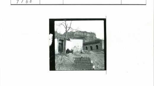 冬日丘陵古建人聚.jpg