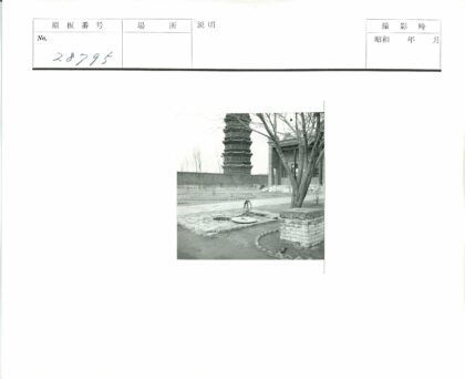 冬日古塔与砖砌建筑景观.jpg