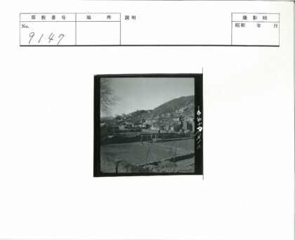 冬日山村晴空石墙房屋.jpg