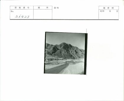 冬日山谷河流风光.jpg
