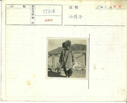 冬日山野皮帽大衣人像.jpg