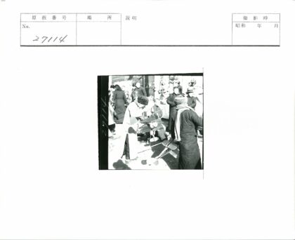 冬日市场玩具飞机摊位.jpg