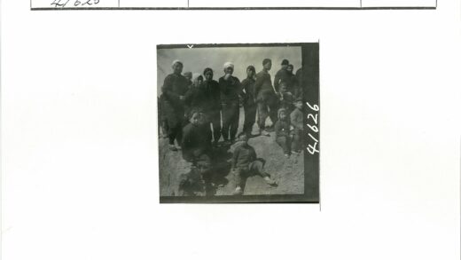 冬日沙地探险者合影.jpg