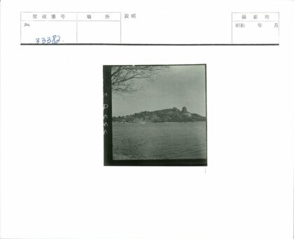 冬日湖畔山居雪景.jpg