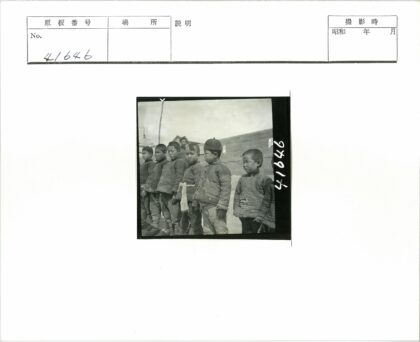 冬日男孩户外合影.jpg