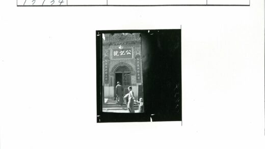 冬日童影与垂直建筑.jpg