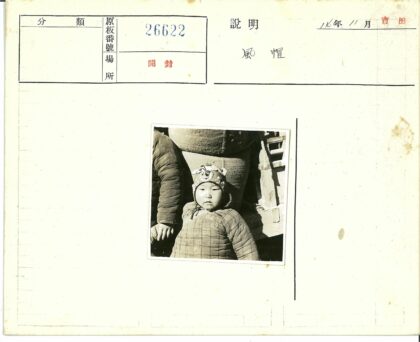 冬日童趣木屋前合影.jpg