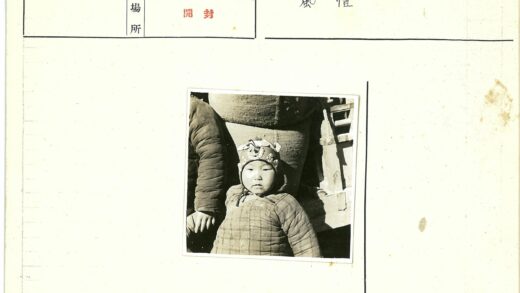 冬日童趣木屋前合影.jpg