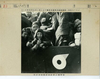 冬日聚会人群合影.jpg