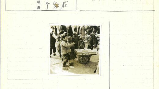 冬日街头儿童书籍义卖.jpg