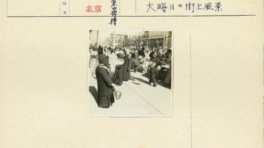 冬日街头市场农产摊贩热闹景象.jpg