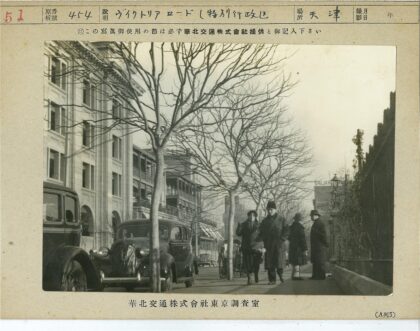 冬日街景与老爷车.jpg