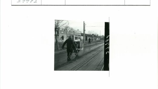冬日街景手推车行人.jpg