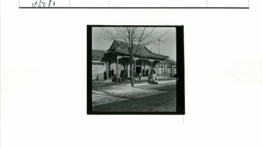 冬日雪城古建与石狮.jpg