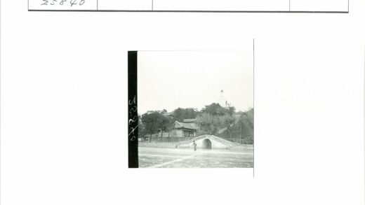 冬日雪桥与佛塔.jpg