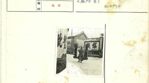 冬日雪街提篮行人.jpg