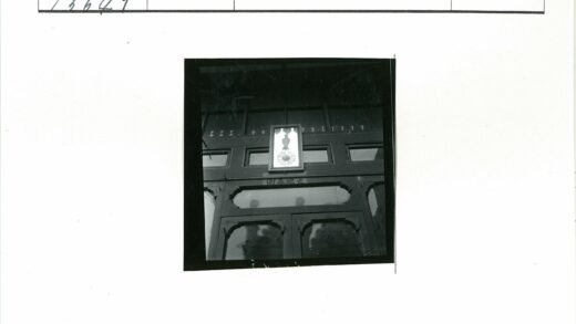 几何对称窗户建筑立面设计.jpg