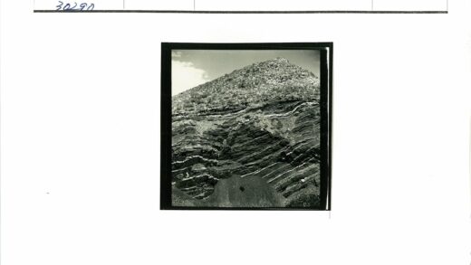 分层岩层小山景观.jpg