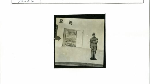 制服人员与展示品解说图.jpg