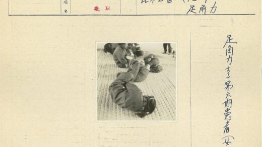 制服人员室内地板图案照片.jpg