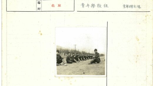 制服人员户外集体照.jpg