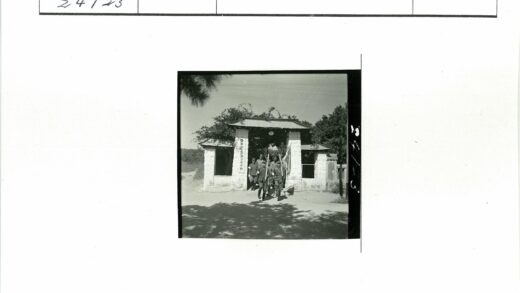 制服人员走出石建筑.jpg