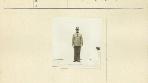 制服军人户外立正照.jpg