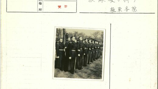 制服团队户外合影.jpg