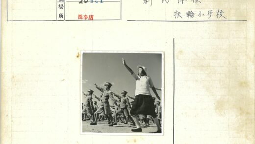 制服团队户外同步运动.jpg