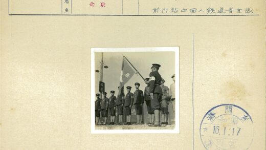 制服队伍举旗电线杆背景.jpg