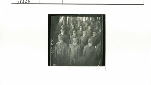 制服队伍室内列队.jpg